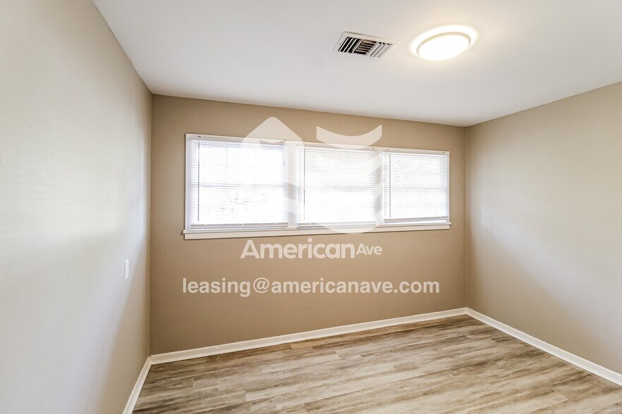 Building Photo - 1211 Laura Ave