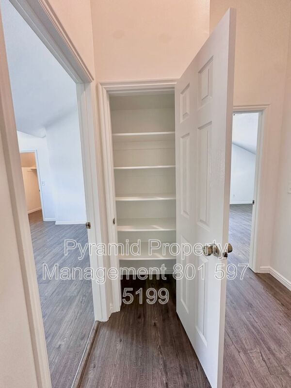 Building Photo - 1099 Shepard Ln
