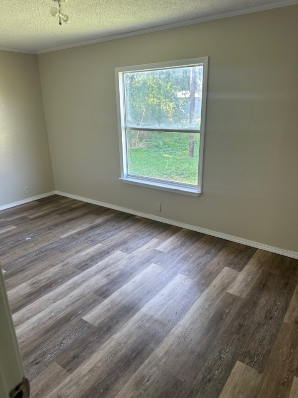 Building Photo - 208 Forest Creek Ln