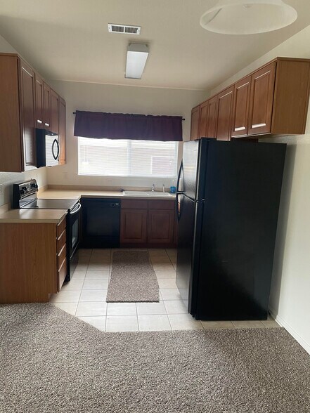 Primary Photo - 8200 E 8th Ave