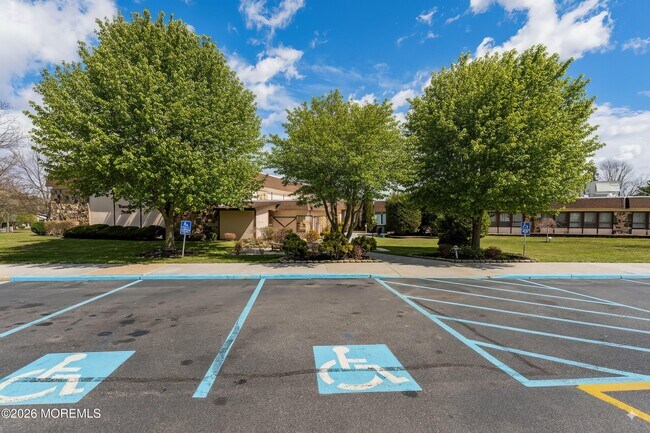 Building Photo - 1192B Clydebank Ct