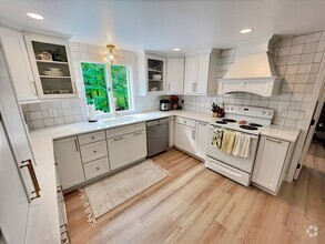 Building Photo - Renovated 3-Bedroom w/ Scenic Brook Views