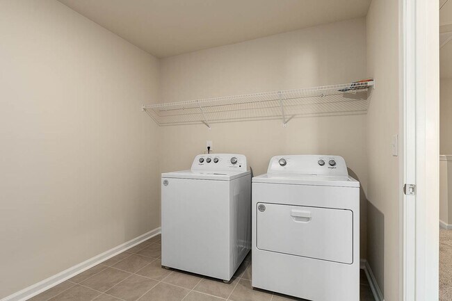 Building Photo - Cozy Townhome with 2 car garage!