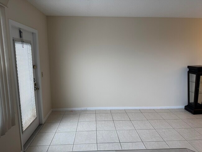 Building Photo - 4049 Cornwall C