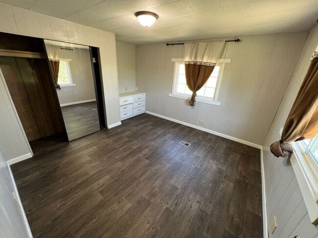 Building Photo - Semi-Rural 2 Bedroom 1 Bath Updated Mobile Home w/ Amenities