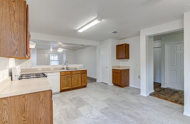 Building Photo - 7505 Aspen Brook Dr
