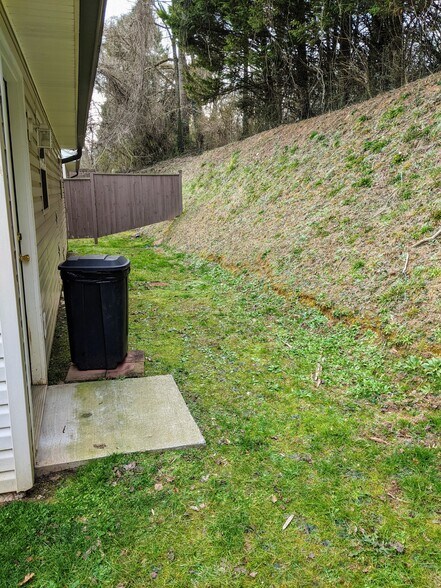 Building Photo - 458 Austin St