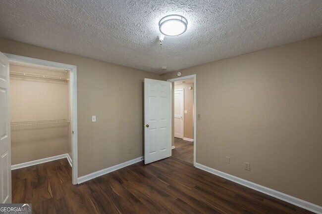 Building Photo - 330 Herndon Way