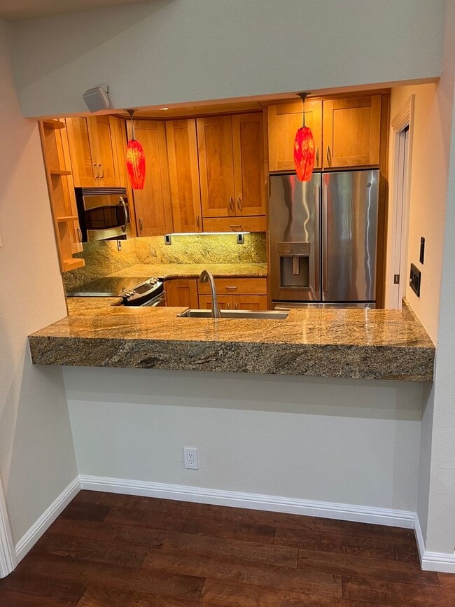 Building Photo - Palo Alto -Updated 3 Bedroom Condo In A Highly Sought After Neighborhood