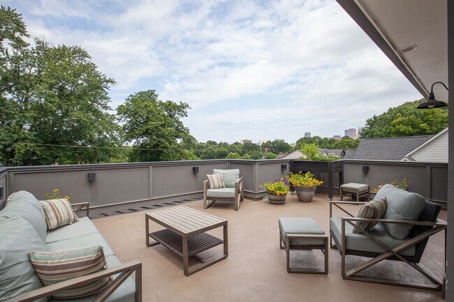 Building Photo - Stunning 4/3.5 Home in Highly Sought-After Area w/ 1300 Sq Ft of Outdoor Space!