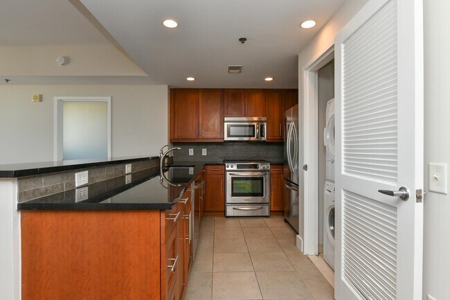 Building Photo - 800 Jackson St