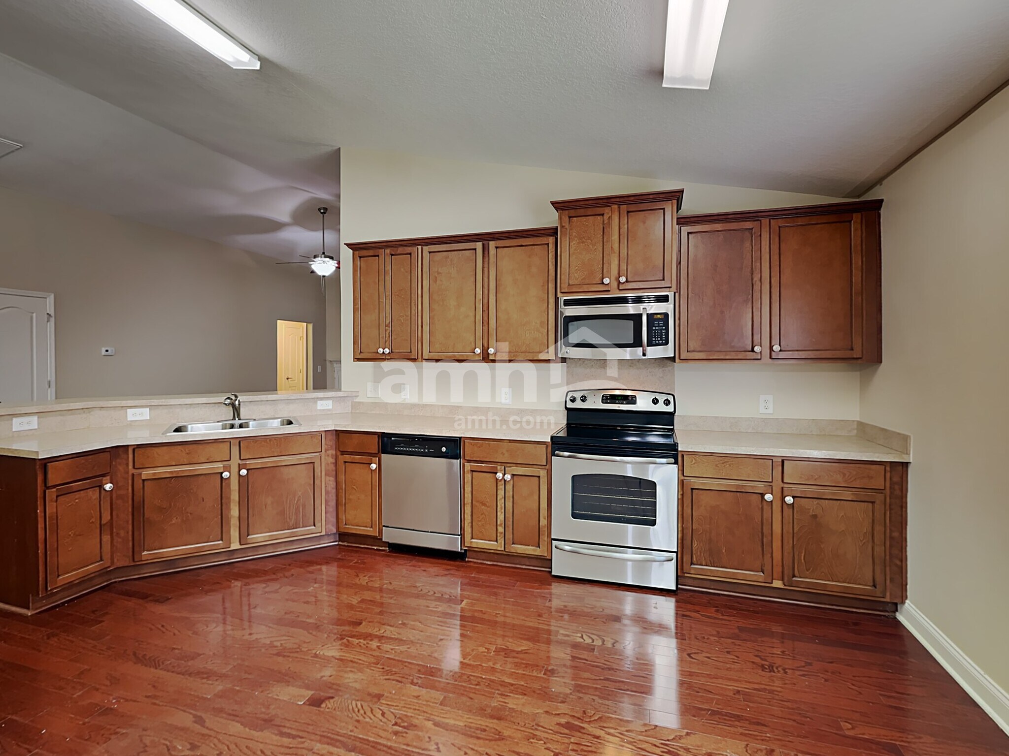 Building Photo - 1762 Woods Ln