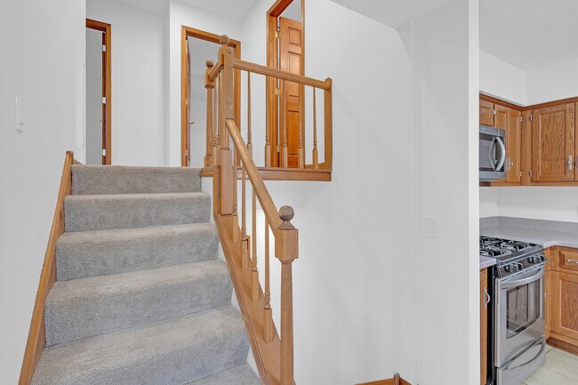 Building Photo - 1N280 Morse St