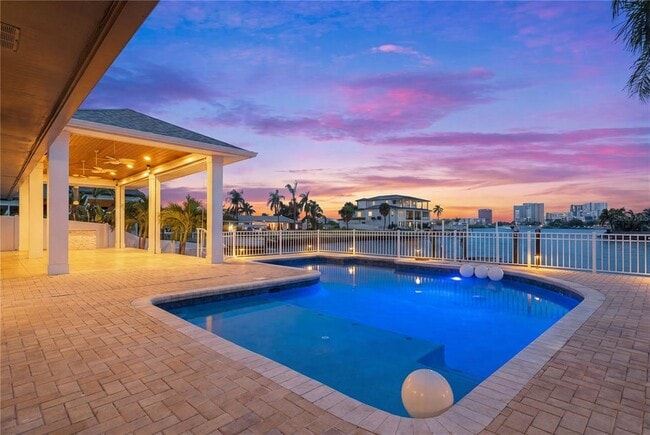 Building Photo - 3924 Versailles Dr