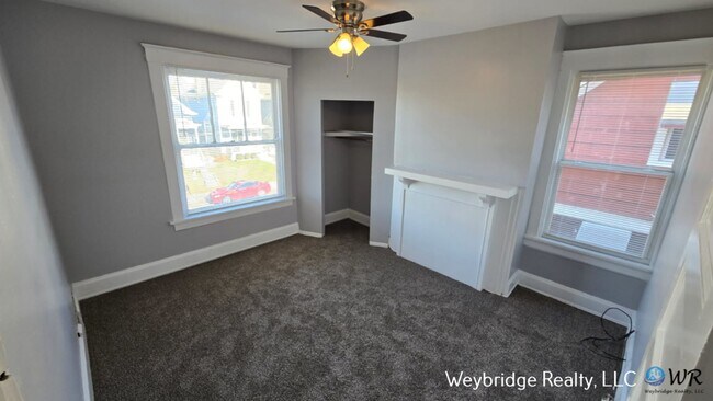 Building Photo - 407 Jackson Ave