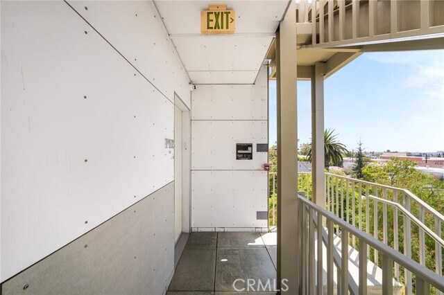 Building Photo - 1351 Havenhurst Dr