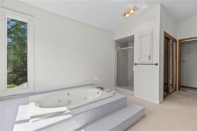 Building Photo - 890 Muirfield Ridge NE