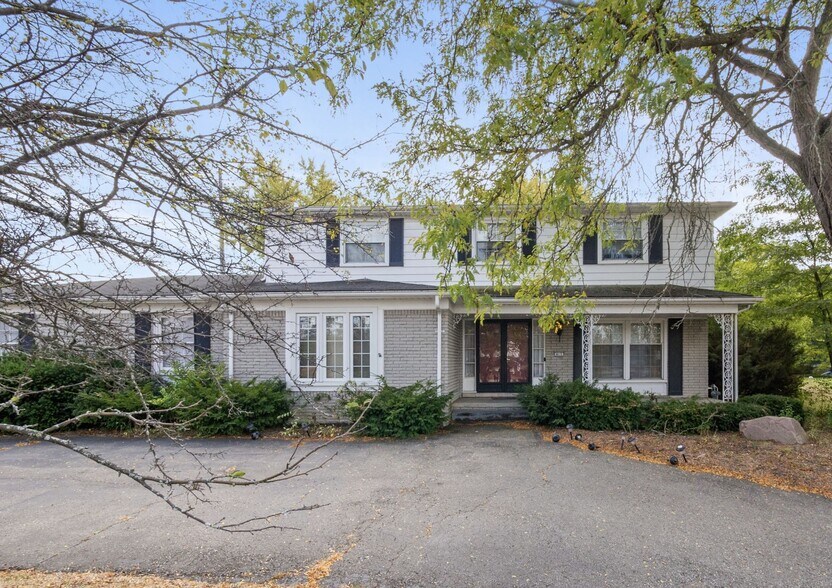 Primary Photo - 4015 Pinehurst Dr