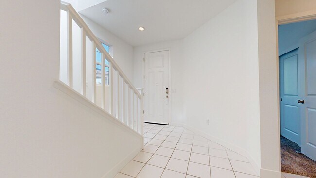 Building Photo - Bright & Beautiful 4 Bedroom 3 Full Bathroom Home!