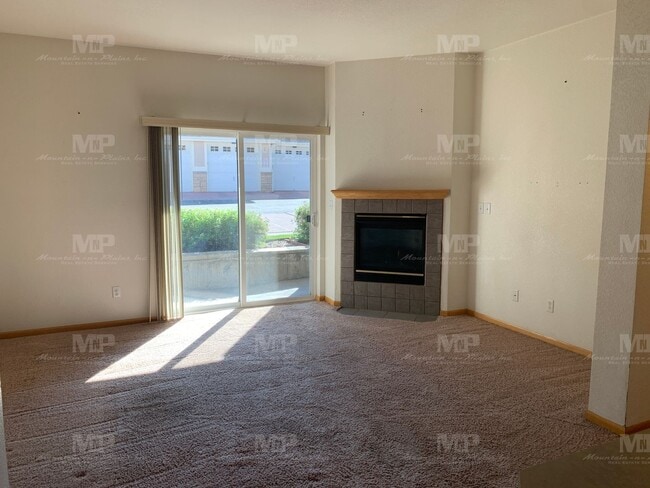 Building Photo - 3945 Landings Dr