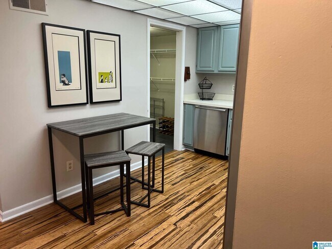 Building Photo - 1120 Beacon Pkwy W