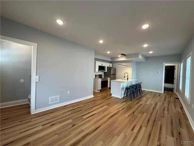 Building Photo - 128 Caroline Ave