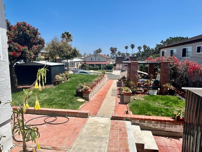 Building Photo - Charming 2 Bed / 2 Bath Coastal Retreat with Ocean Views in Ocean Beach