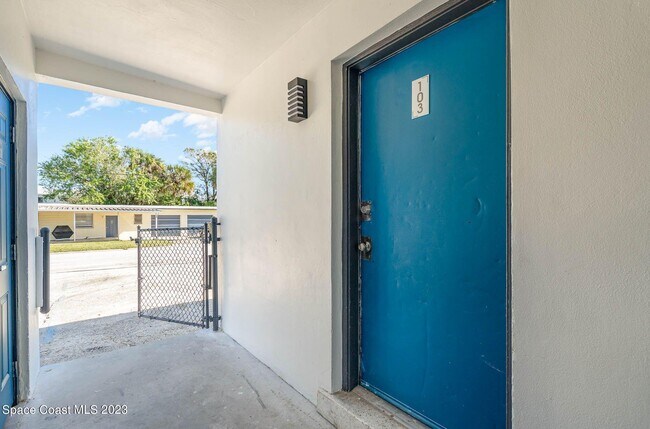 Building Photo - 115 Seminole Ave W