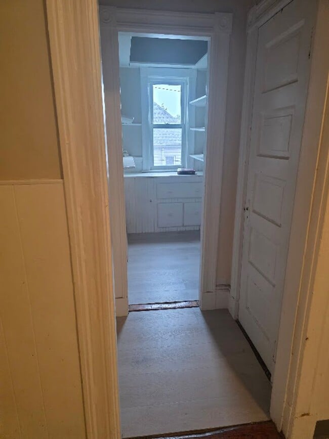 Building Photo - 4-bed Oak Square Brighton