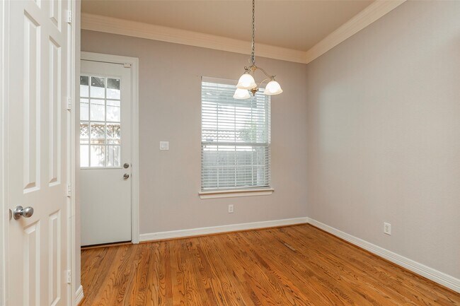 Building Photo - 10126 Holly Chase Dr