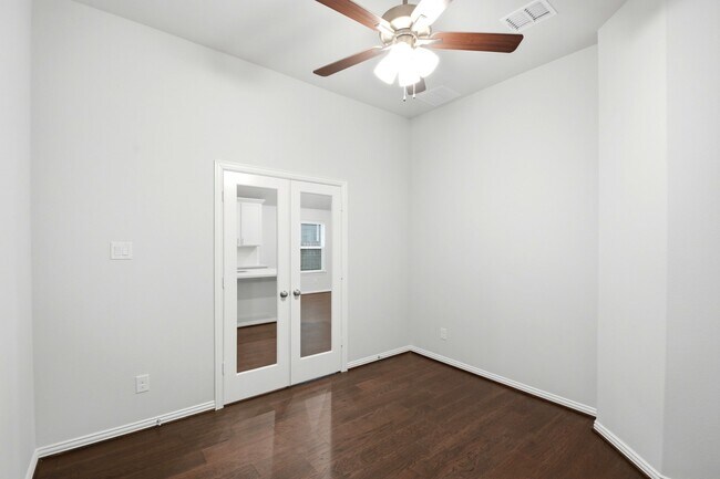 Building Photo - 2106 Villa Flora Ln