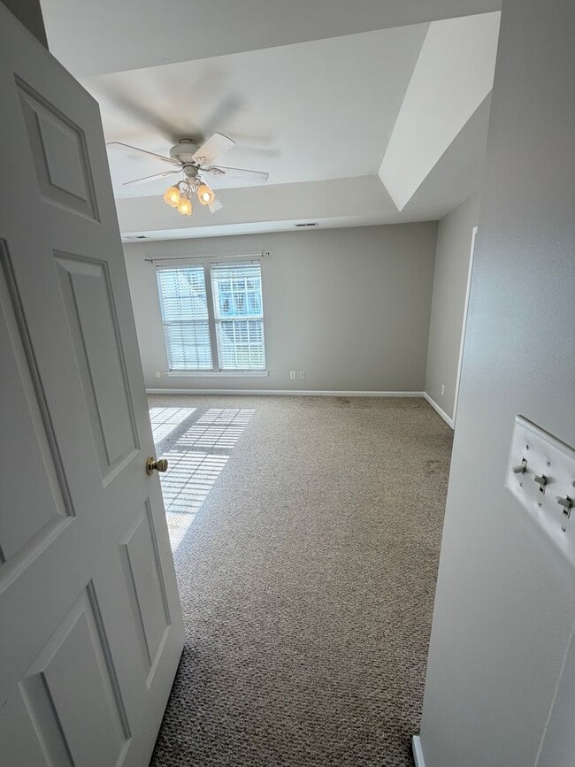 Building Photo - Charming 3BR Townhome in Sought-After Harrisburg Town Center