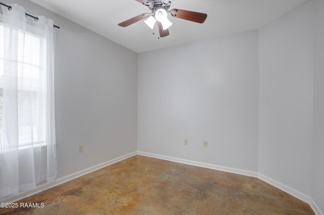Building Photo - 314 East Dr