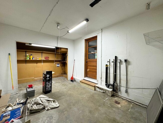 Building Photo - 1401 E 23rd Ave