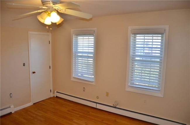 Building Photo - 15 Halsey St