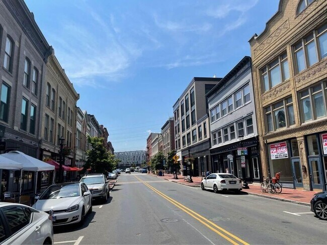 Building Photo - Charming Studio Condo in Norwalk