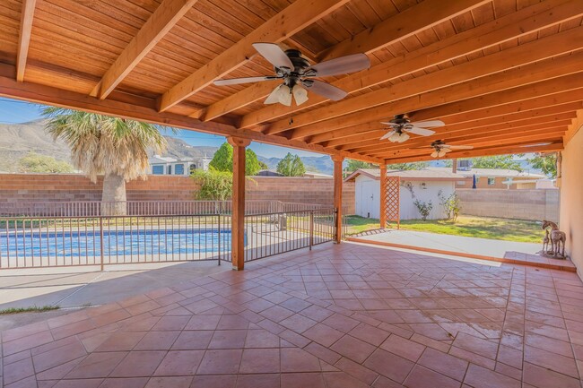 Building Photo - Beautiful Home with a Pool