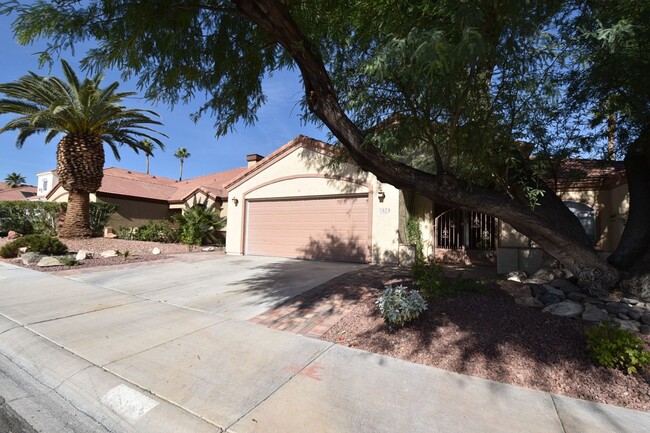 Building Photo - Amazing 3 Bedroom House at Desert Shores!