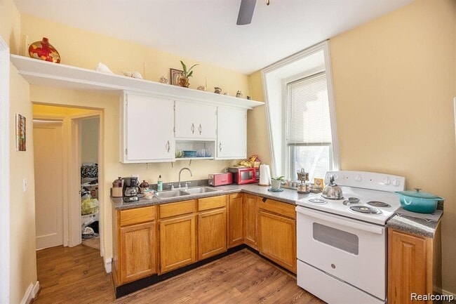 Building Photo - 5550 Main St