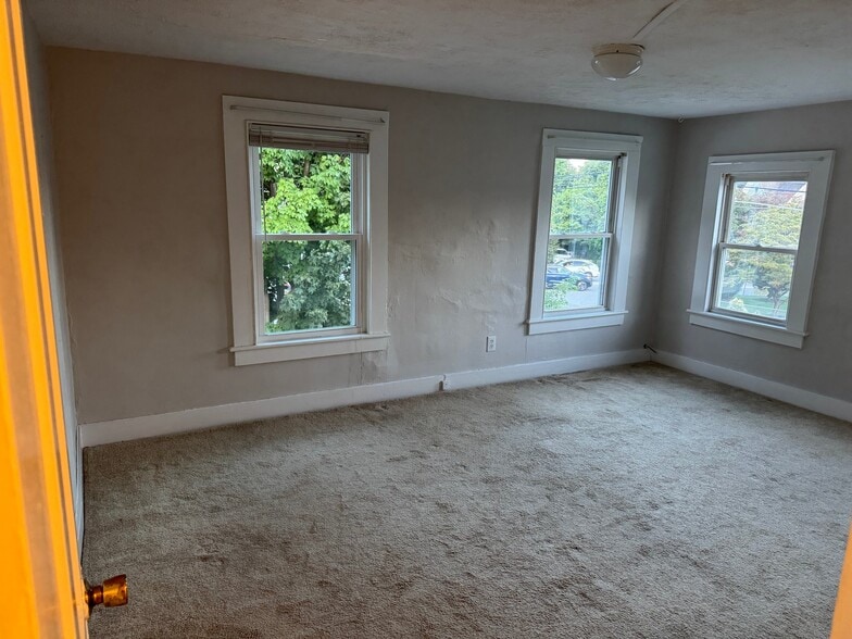 Building Photo - 27 Hibernia Ave