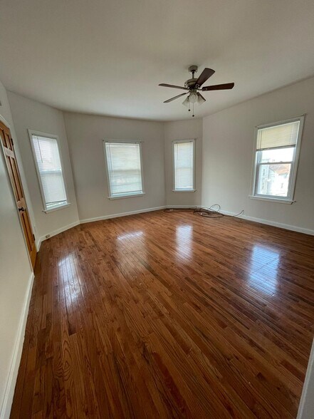 Building Photo - 137 Tecumseh St