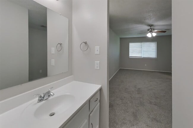 Building Photo - 17719 Glenpatti Dr