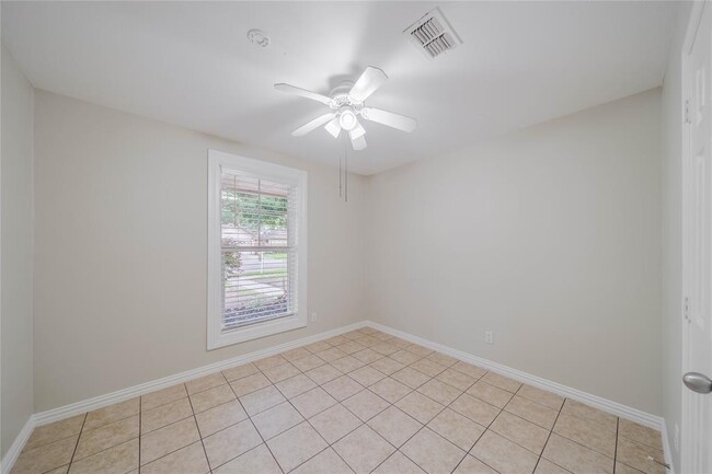 Building Photo - 10915 Sagecrest Ln