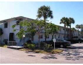 Building Photo - 2340 SW 22nd Ave