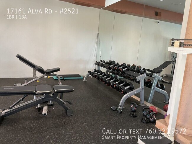 Building Photo - Gorgeous 1 bedroom upper level condo with ...