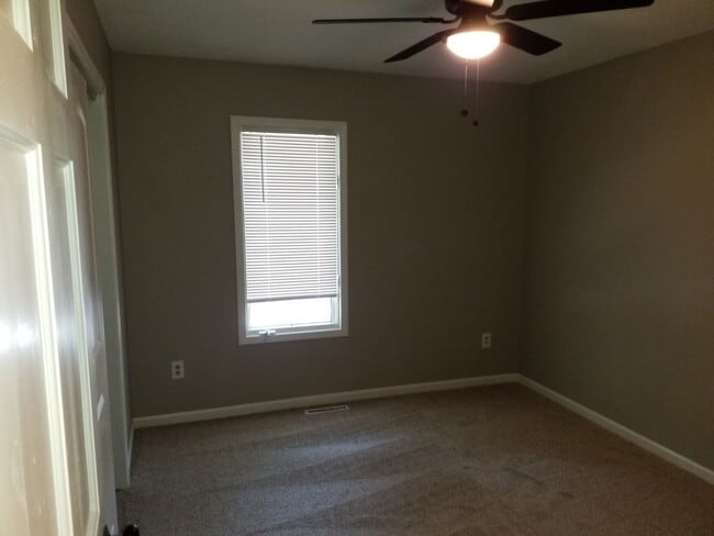Building Photo - Coming Soon – Beautifully Renovated 4-Bedroom Home in Blue Springs!