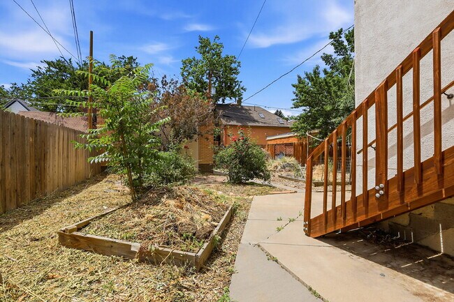 Building Photo - $4,720.95 with $300 off the first month's rent, 5 Beds - 5 Bath, Single Family Home in Denver wit...