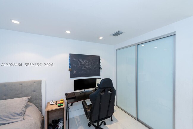 Building Photo - 781 Crandon Blvd