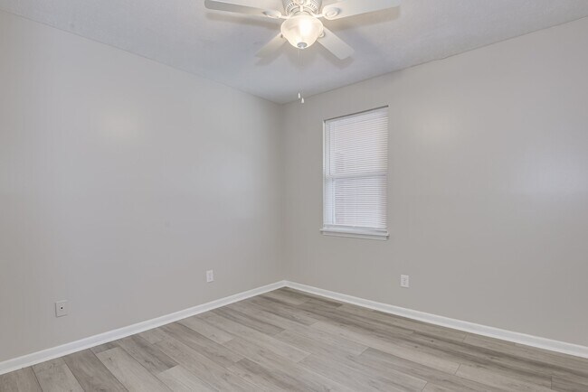 Building Photo - 250 Almon Ct