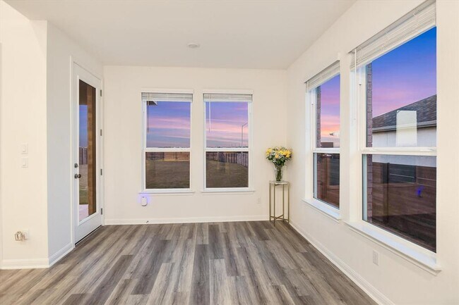 Building Photo - 737 Leeward Pass